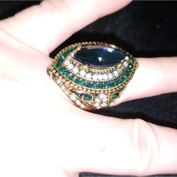 Large statement ring, size 6.5, excellent condition - Picture 4 of 9